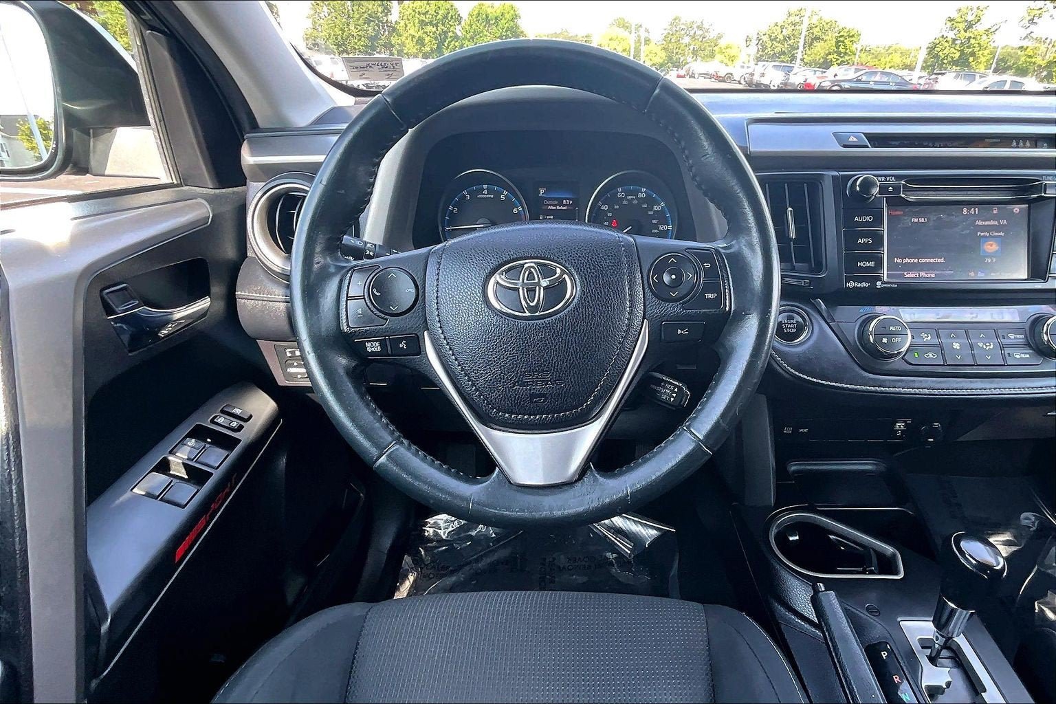 Used 2017 Toyota RAV4 XLE AWD/4WD image 5