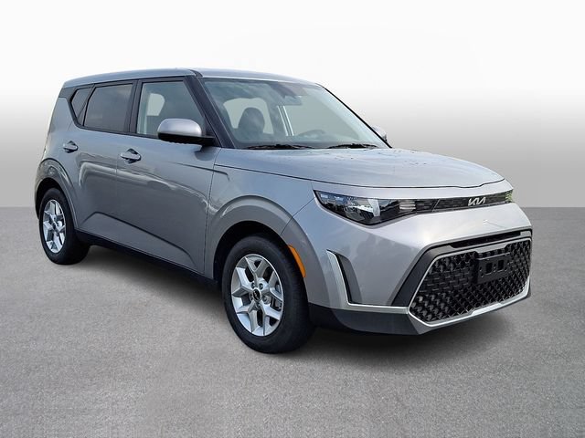 Used 2025 Kia Soul LX w/ LX Technology Package FWD image 3