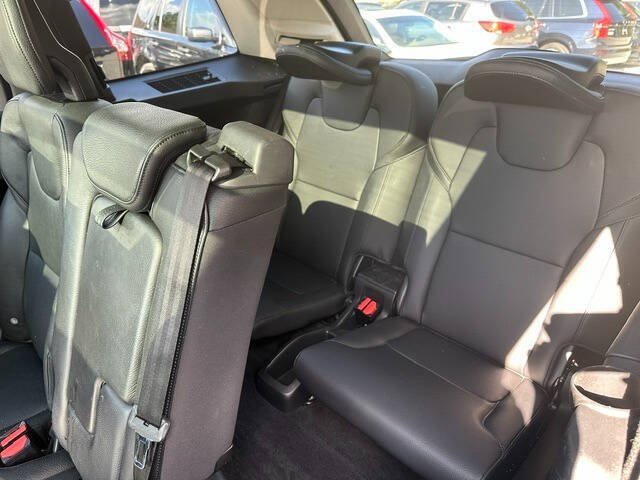 Used 2016 Volvo XC90 T6 Momentum w/ Momentum Plus Package AWD/4WD image 12