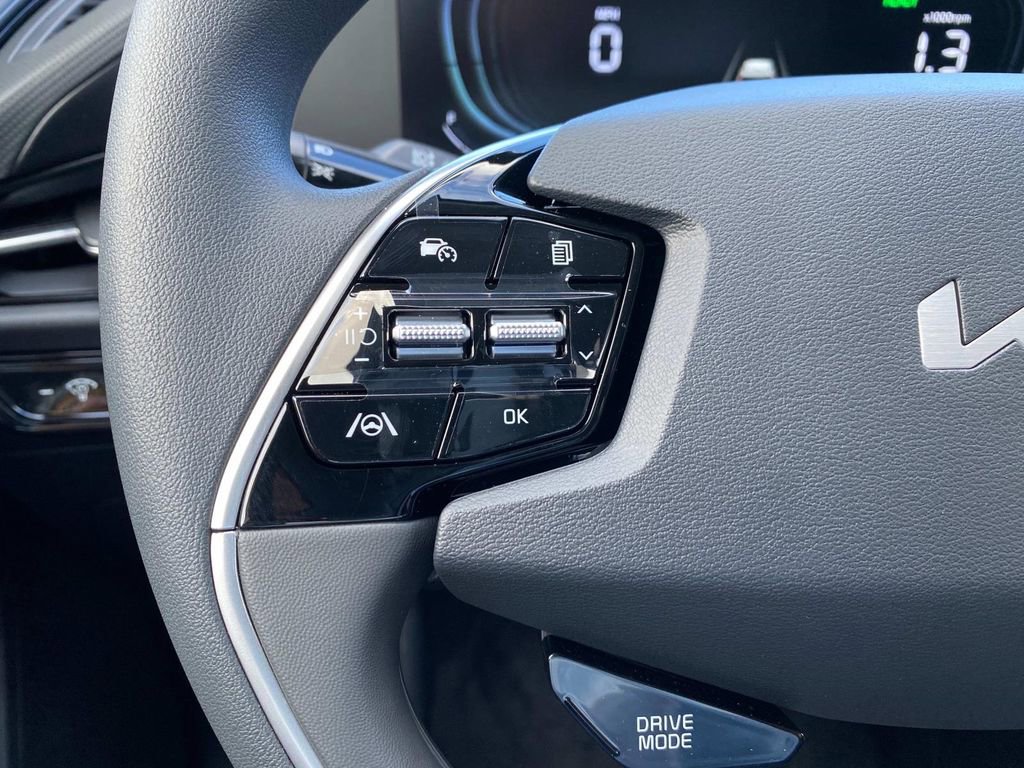 New 2025 Kia Niro LX image 12