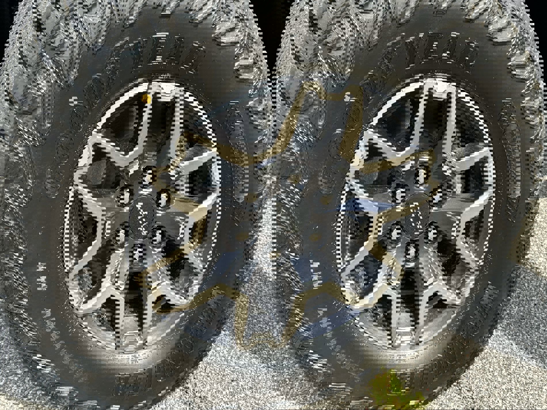 New 2025 Chevrolet Colorado ZR2 w/ Technology Package image 32