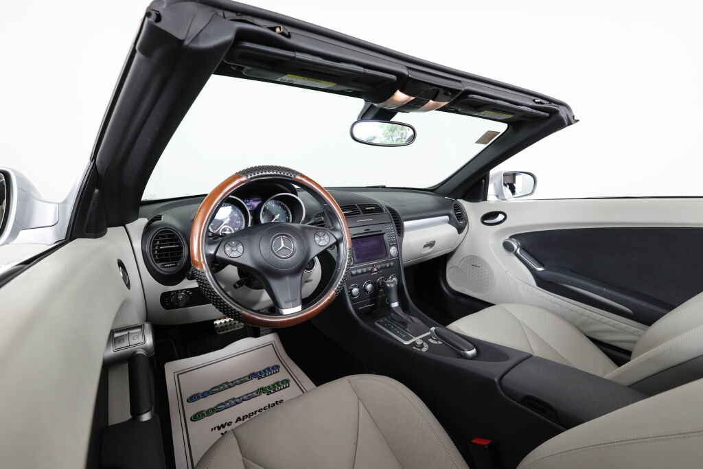 Used 2010 Mercedes-Benz SLK 350 image 12