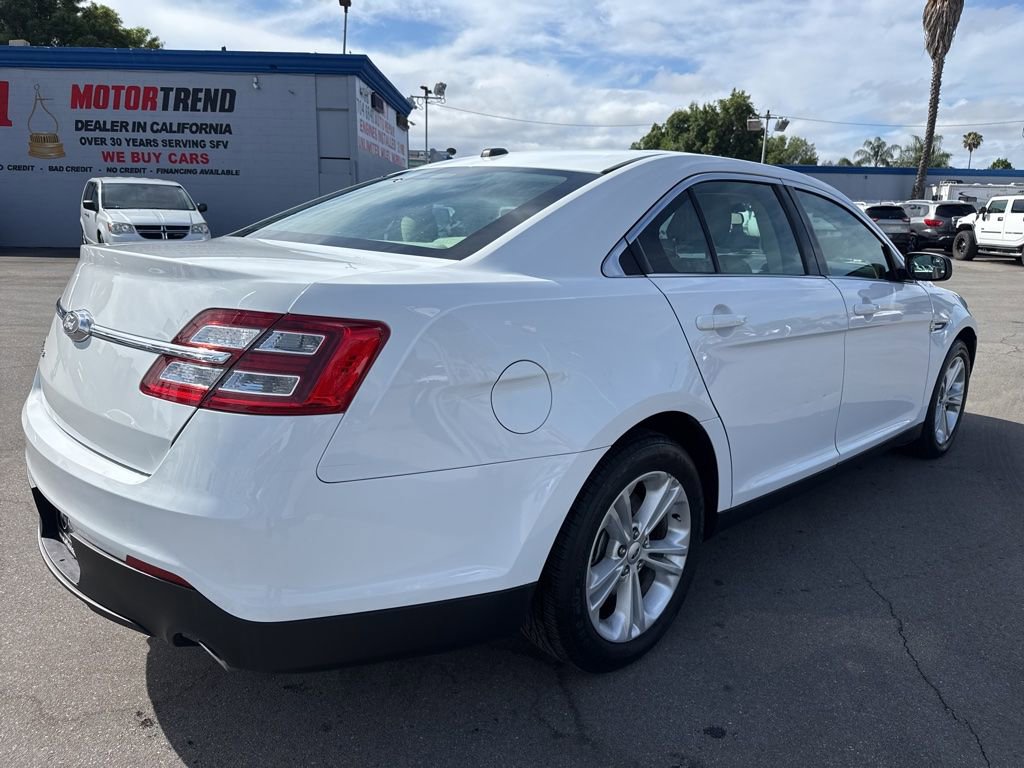 Used 2019 Ford Taurus SE image 4