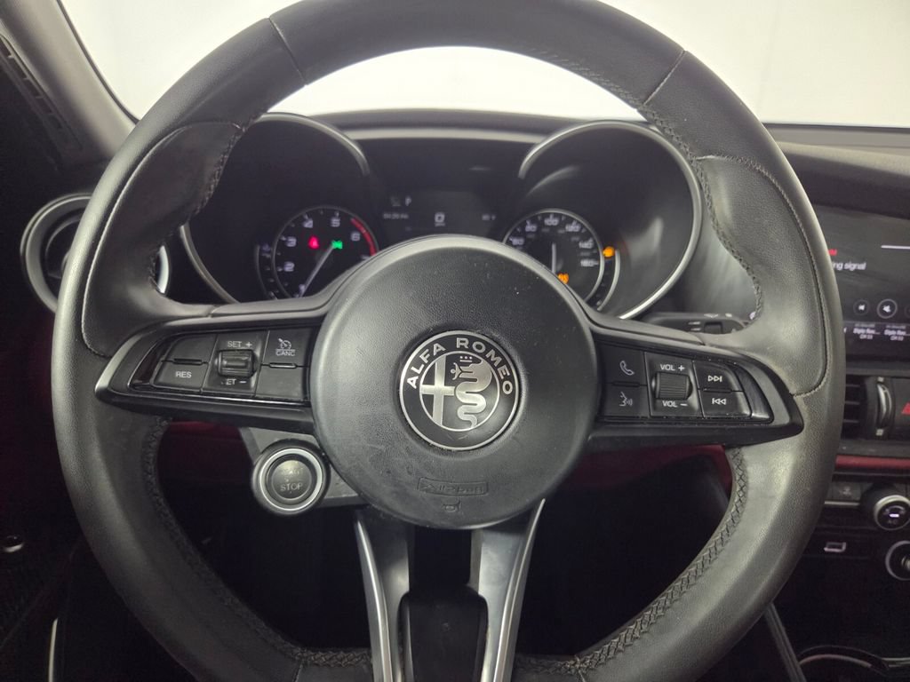 Used 2020 Alfa Romeo Giulia RWD image 14
