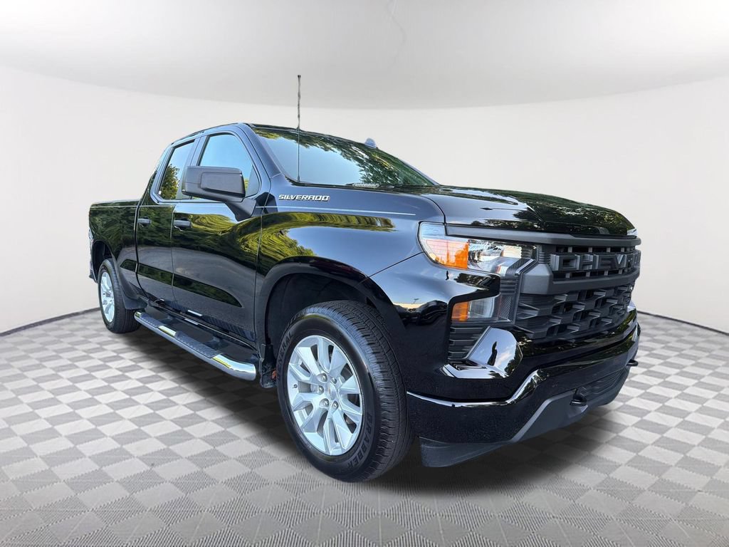 Used 2025 Chevrolet Silverado 1500 Custom RWD image 3