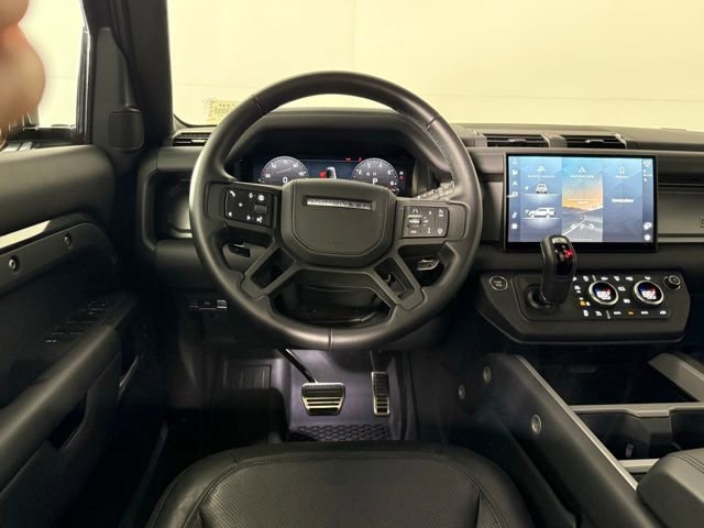 Used 2025 Land Rover Defender 130 V8 image 26