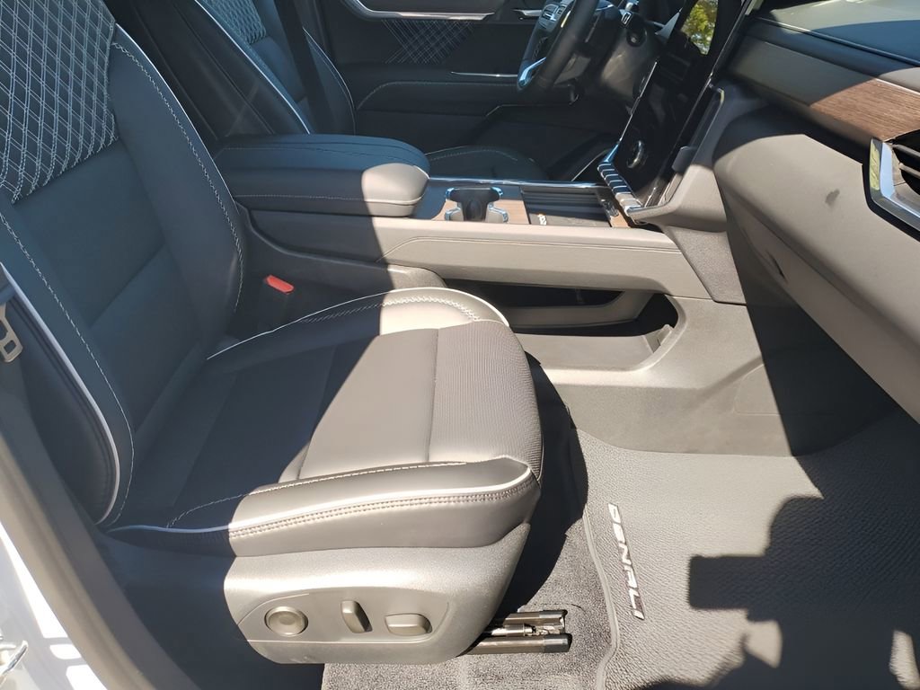 New 2026 GMC Acadia Denali w/ Super Cruise Package image 16