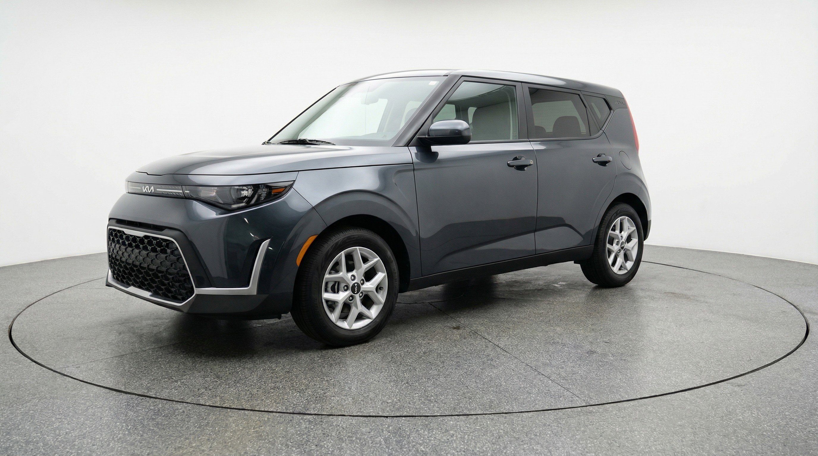 Used 2025 Kia Soul LX w/ LX Technology Package image 3