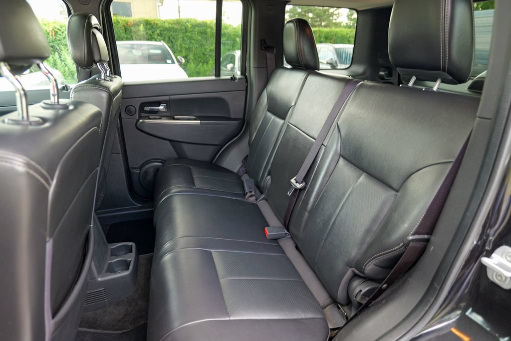 Used 2011 Jeep Liberty Limited w/ Chrome Accents Group AWD/4WD image 27