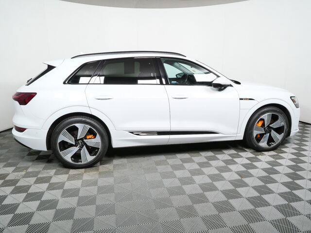 Used 2023 Audi e-tron Premium Plus w/ Premium Plus Package AWD/4WD image 2