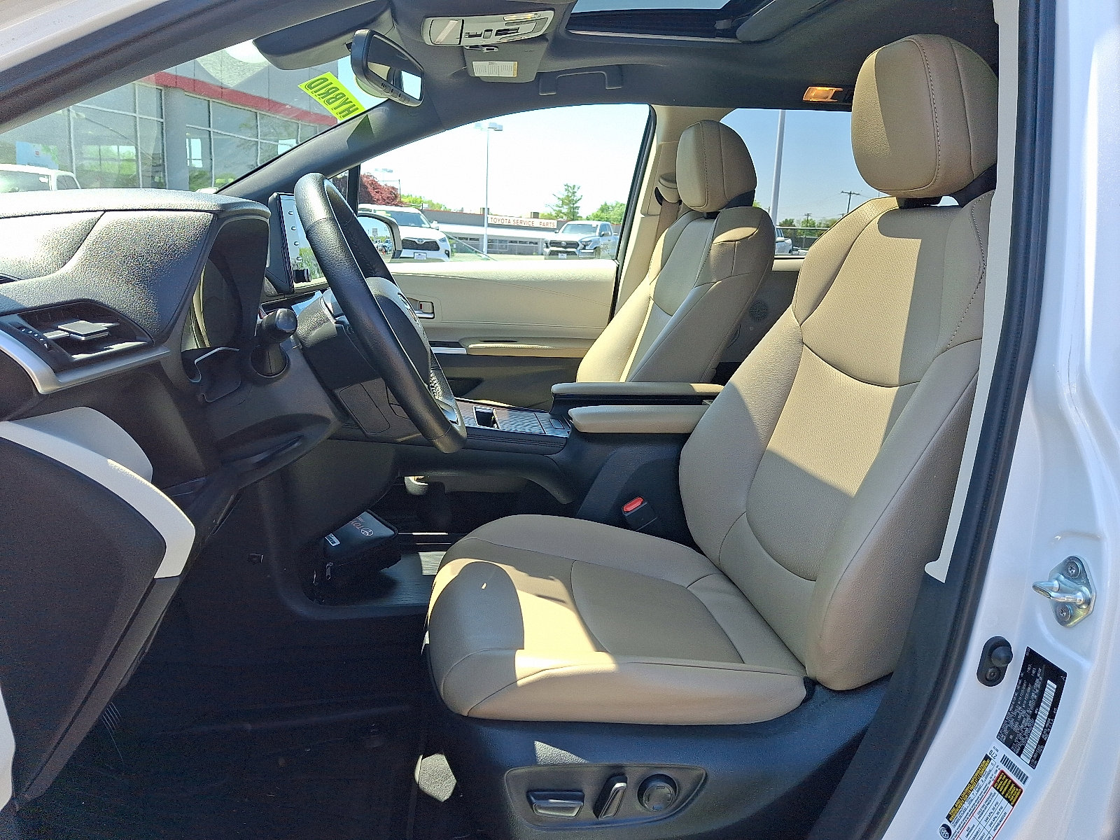 Used 2023 Toyota Sienna XLE AWD/4WD image 14