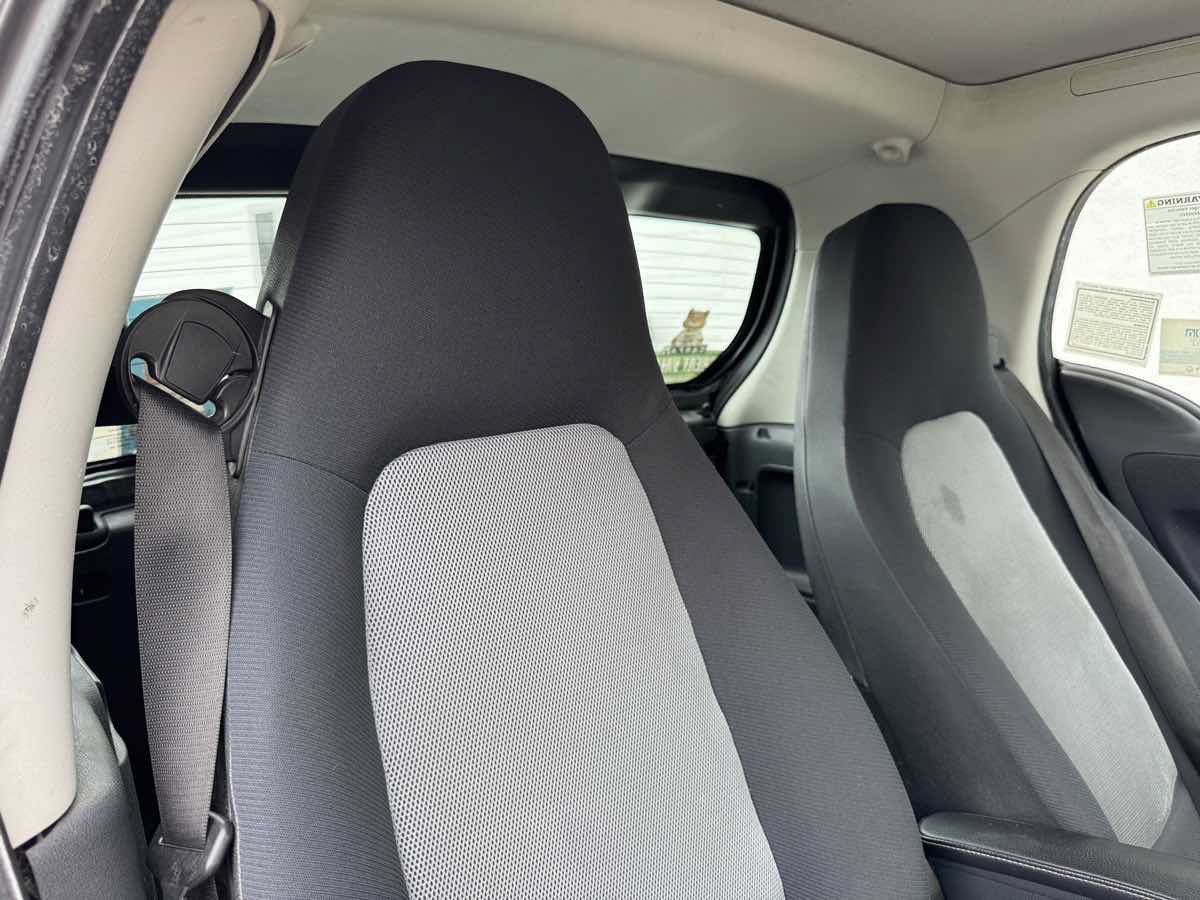 Used 2013 smart fortwo pure RWD image 15