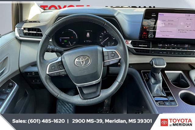 Used 2022 Toyota Sienna XLE image 5