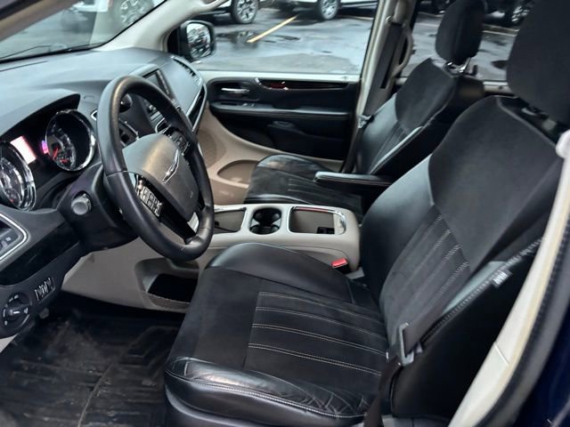 Used 2016 Chrysler Town & Country Limited image 9