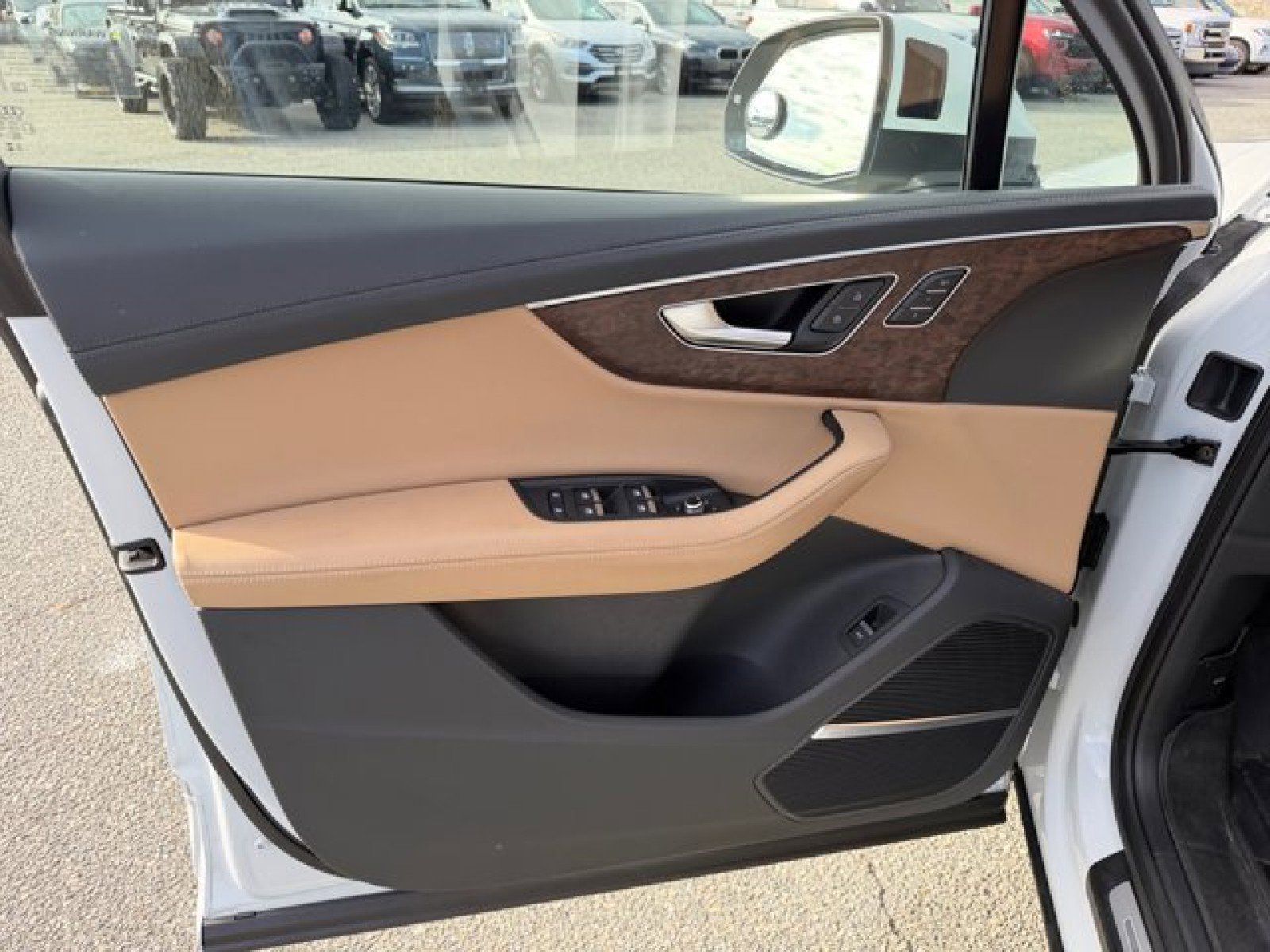 Used 2023 Audi Q7 3.0T Prestige image 21