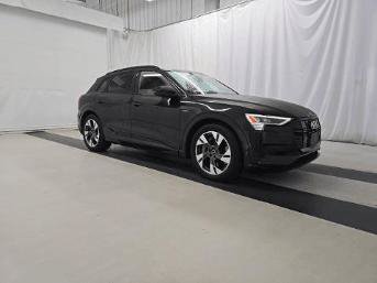 Used 2022 Audi e-tron Premium w/ Convenience Plus Package AWD/4WD image 3