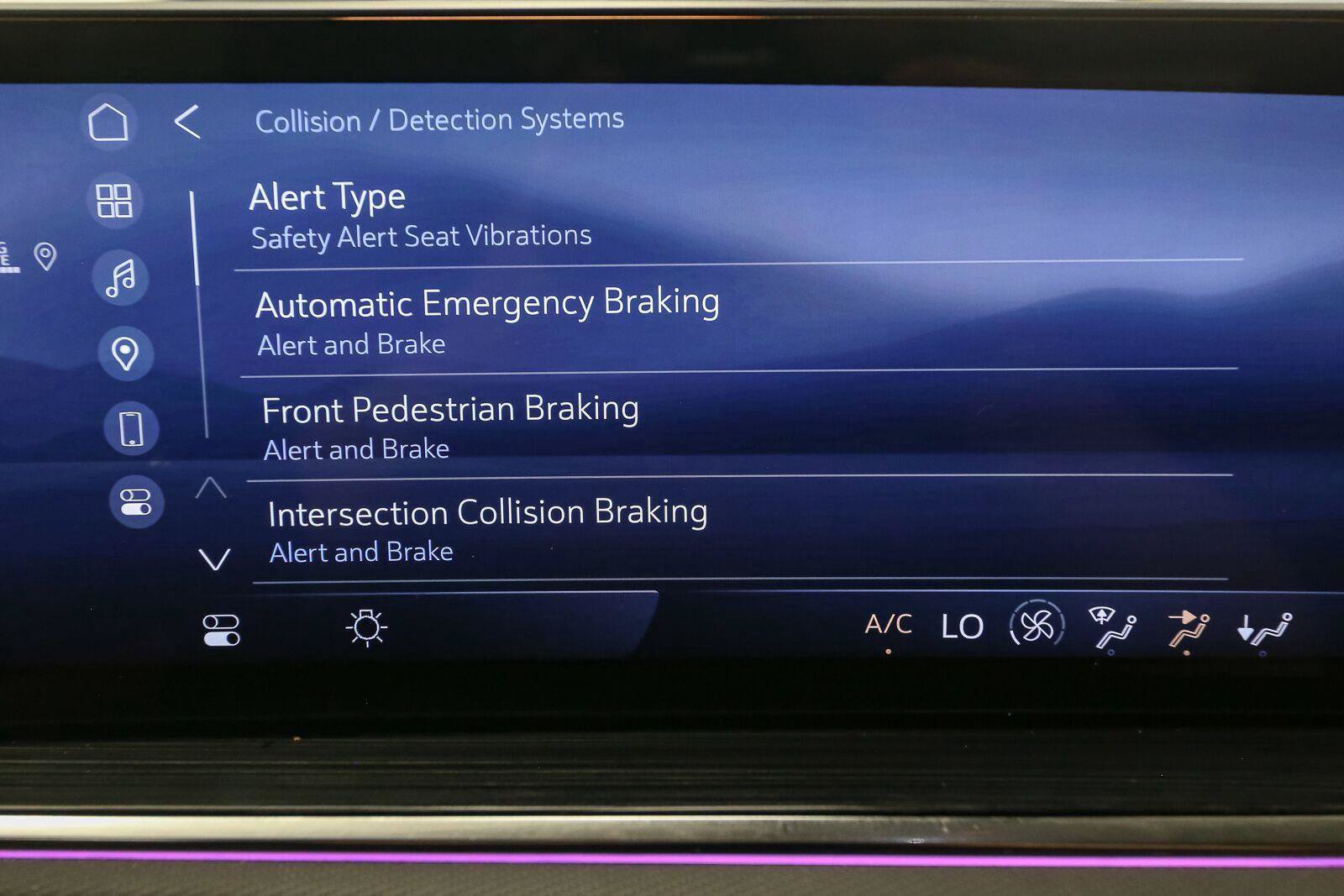 Used 2024 Buick Envision Preferred AWD/4WD image 28