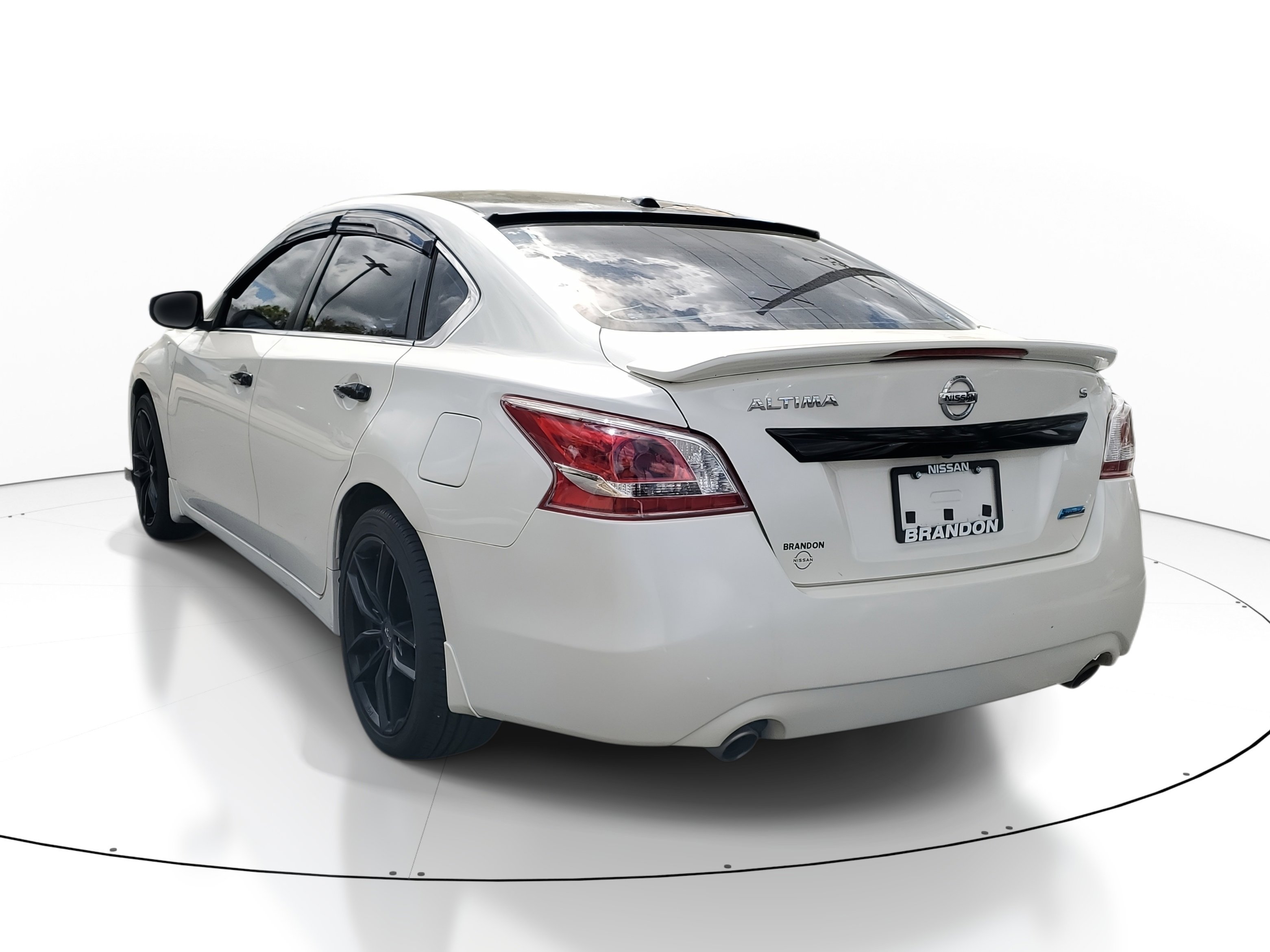 Used 2014 Nissan Altima 2.5 S w/ Sport Value Package image 5