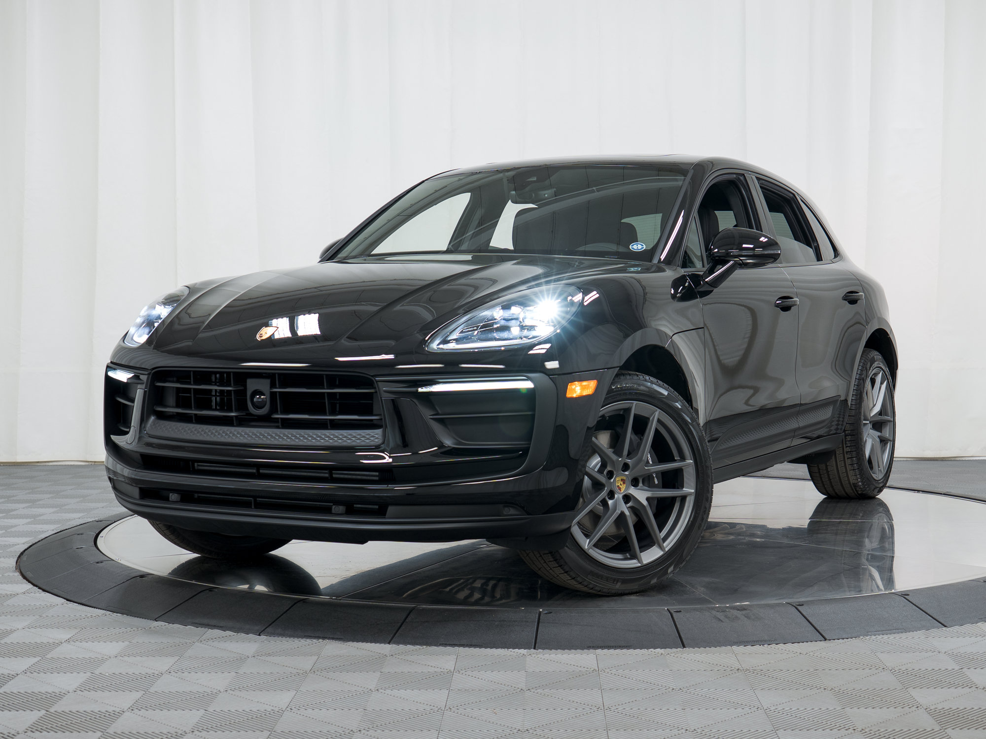 Used 2026 Porsche Macan AWD/4WD image 29