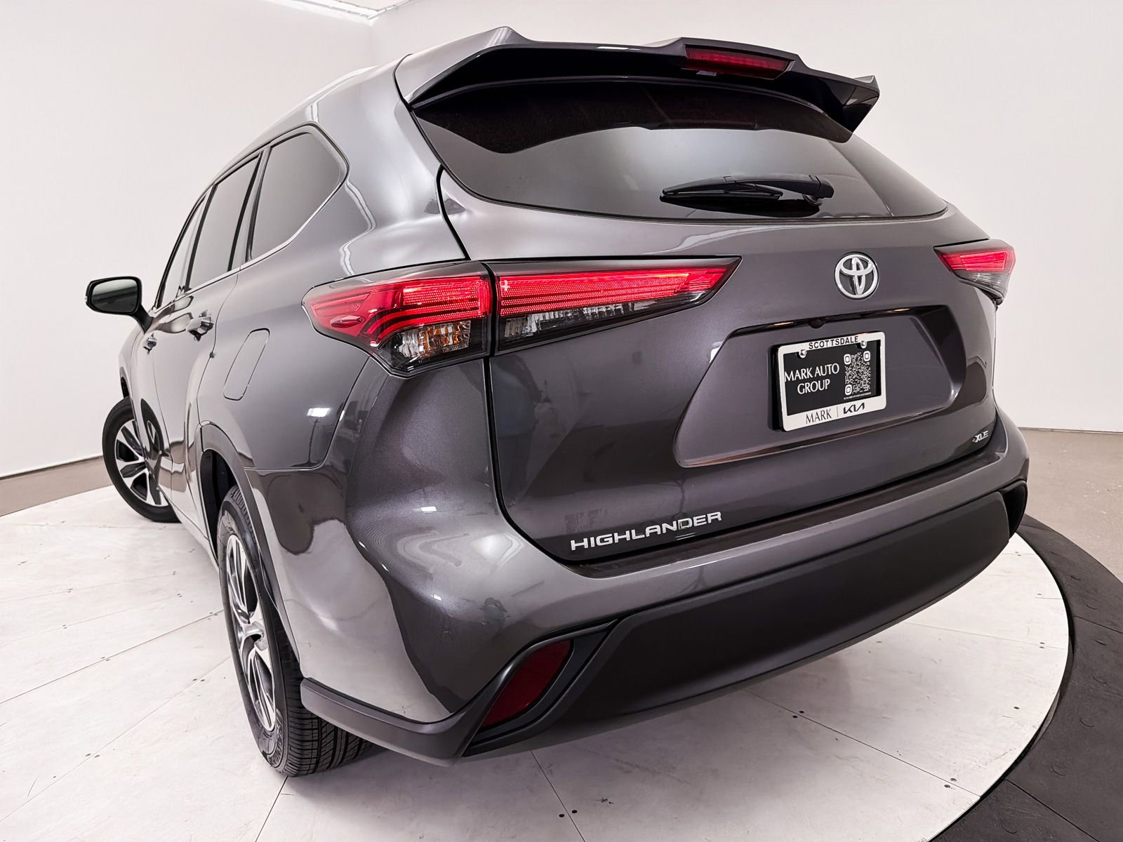 Used 2022 Toyota Highlander XLE FWD image 8