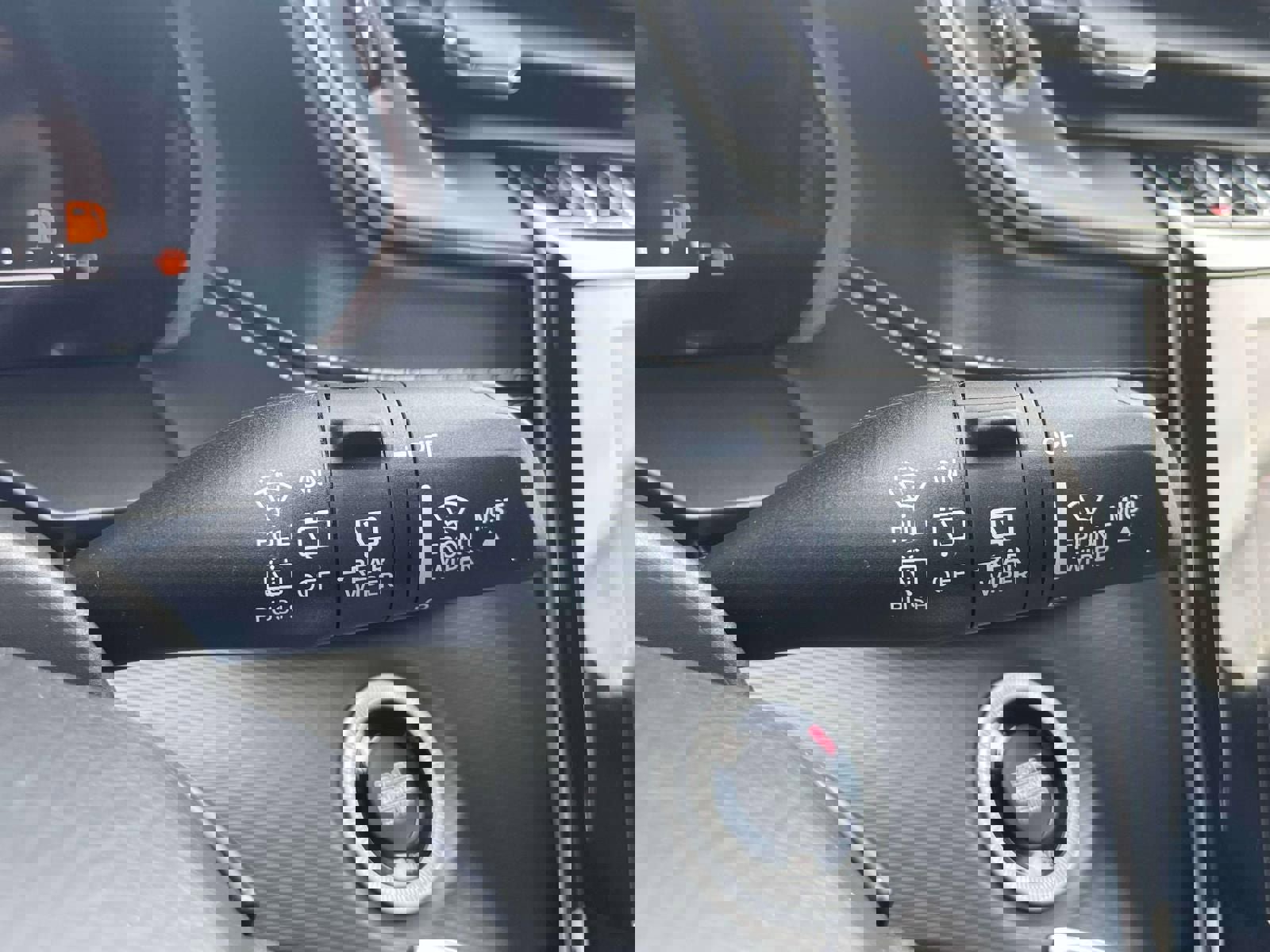 Used 2023 Jeep Grand Cherokee Laredo AWD/4WD image 24