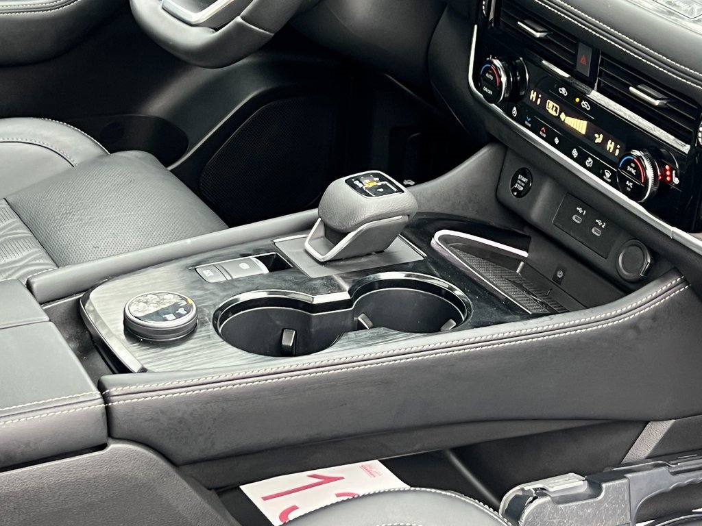 Used 2024 Nissan Rogue Platinum w/ Platinum Premium Package image 12