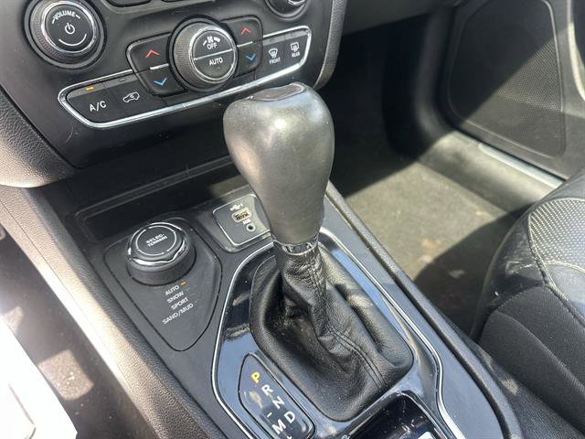 Used 2019 Jeep Cherokee Limited AWD/4WD image 20