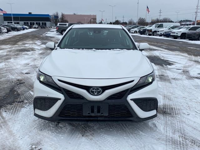 Used 2023 Toyota Camry SE image 2