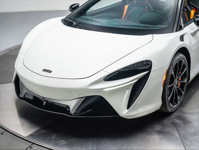 Used 2025 McLaren Artura image 19