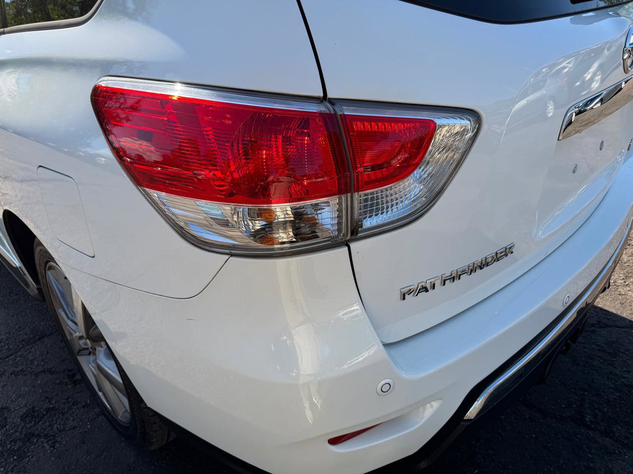 Used 2013 Nissan Pathfinder Platinum w/ Platinum Premium Pkg FWD image 12