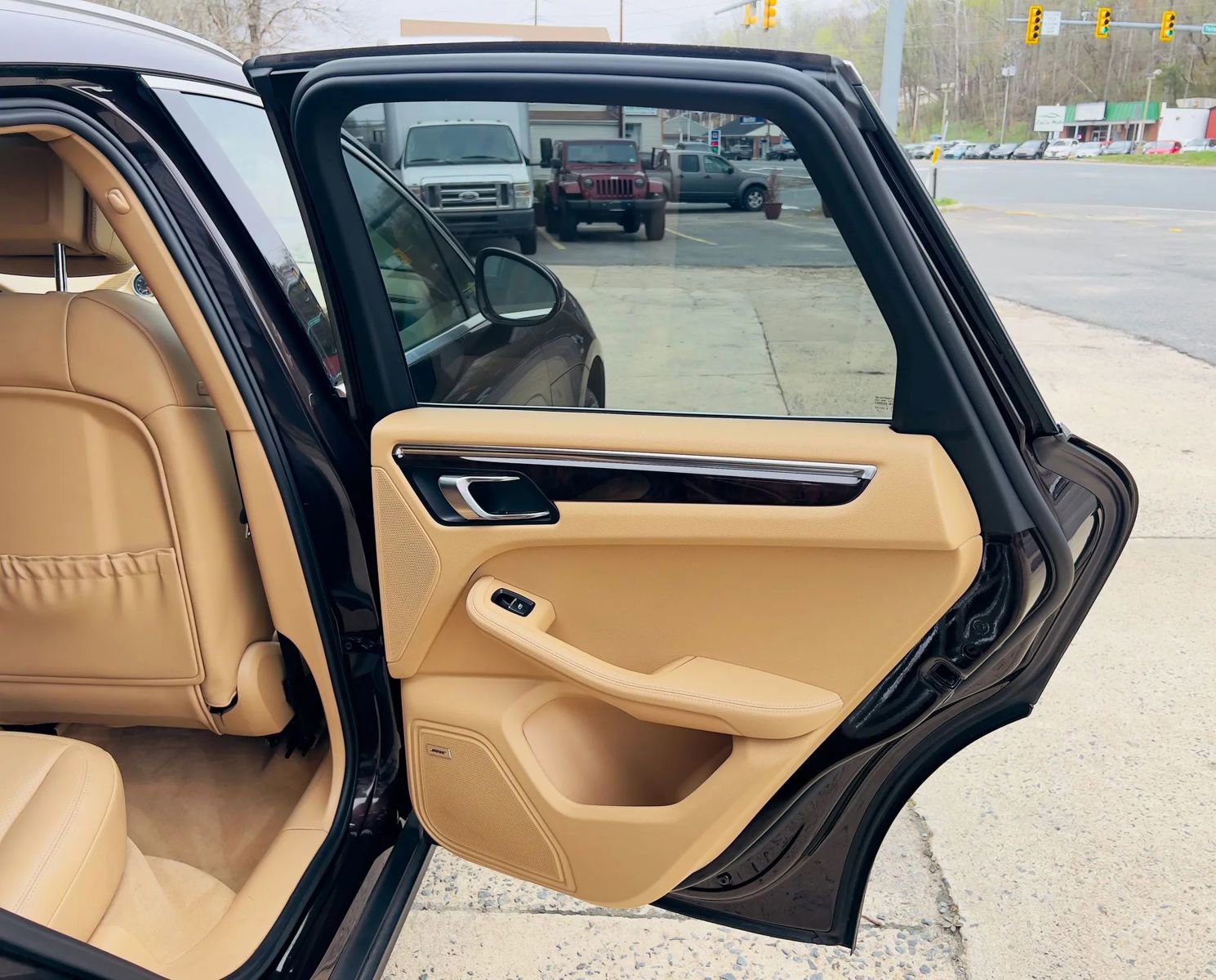 Used 2016 Porsche Macan S image 18