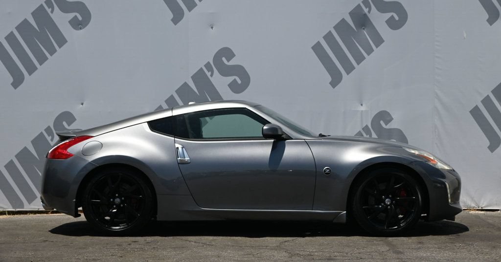 Used 2014 Nissan 370Z Touring w/ Sport Package RWD image 4
