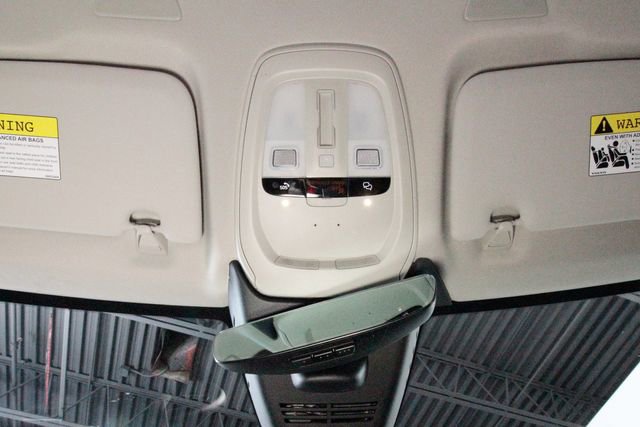 Used 2025 Volvo XC60 B5 Plus image 9