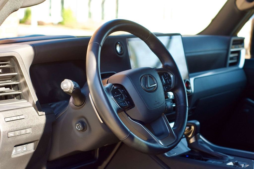 Used 2024 Lexus GX 550 image 20