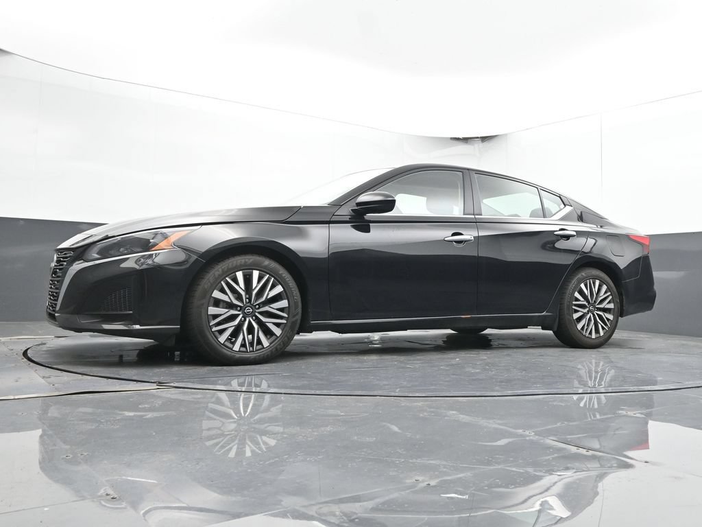 Used 2024 Nissan Altima 2.5 SV w/ SV Premium Package FWD image 28