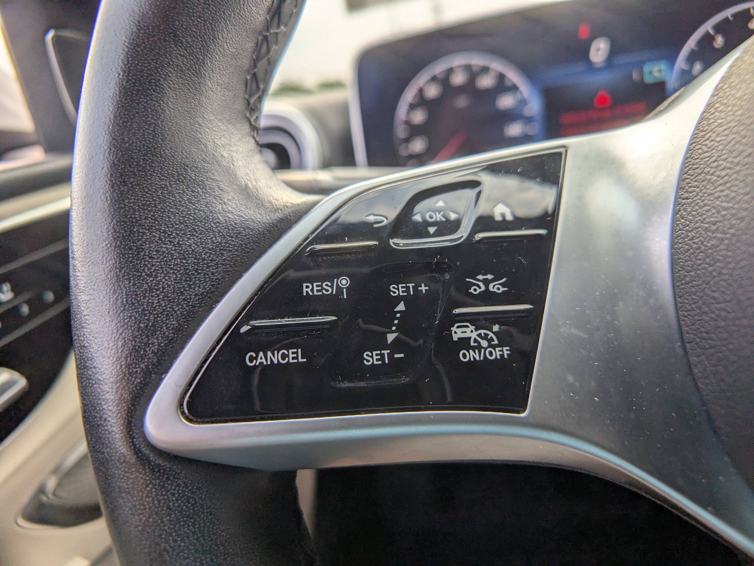 Used 2023 Mercedes-Benz C 300 4MATIC Sedan w/ Exclusive Trim Package image 24