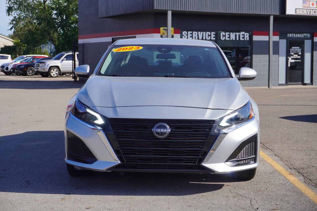 Used 2023 Nissan Altima 2.5 SV image 2