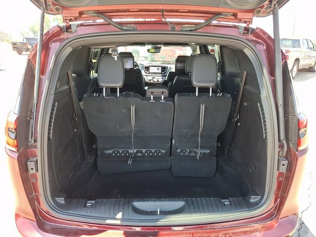 Used 2022 Chrysler Pacifica Touring-L w/ Uconnect Theater Family Group AWD/4WD image 25
