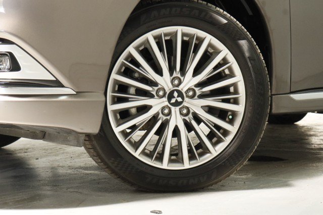 Used 2020 Mitsubishi Outlander SEL AWD/4WD image 3