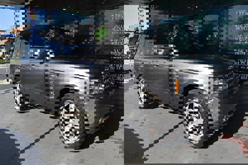 Used 2005 Land Rover Range Rover HSE image 10