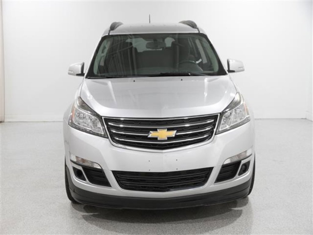 Used 2017 Chevrolet Traverse LT w/ Style and Technology Package image 2