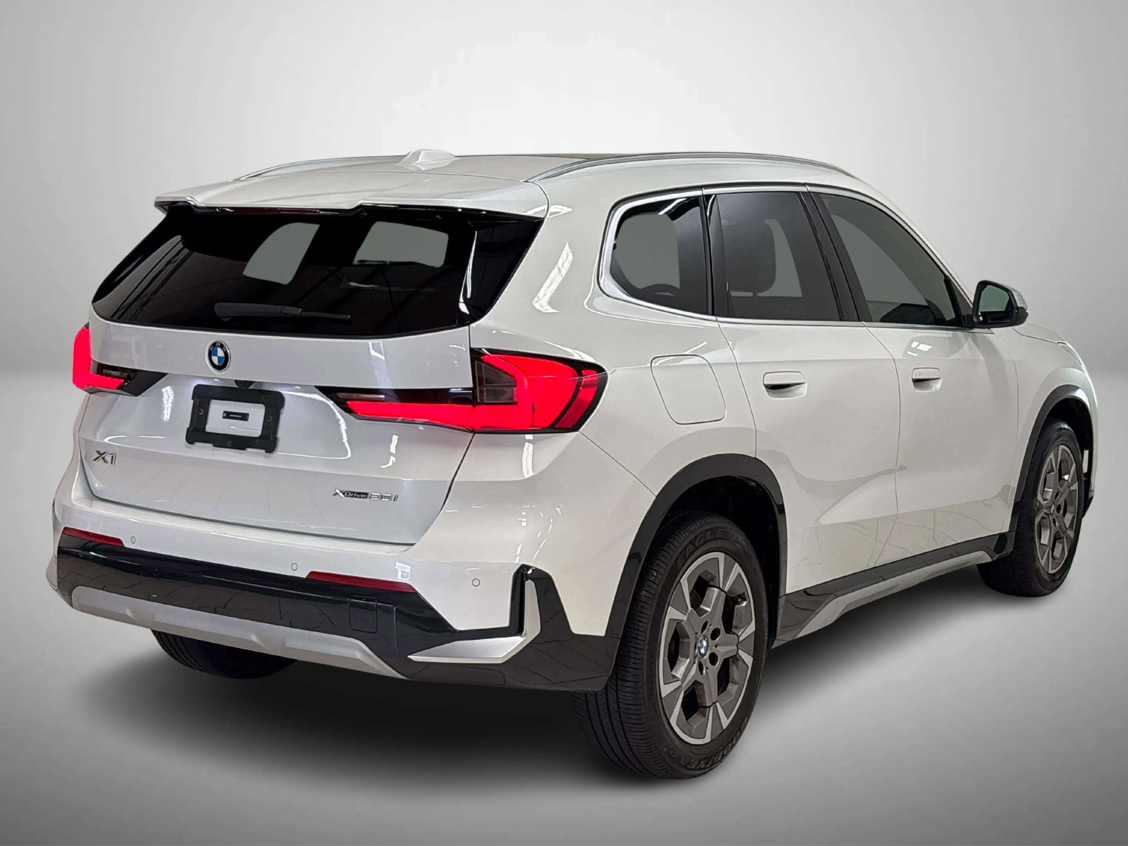 Used 2024 BMW X1 xDrive28i AWD/4WD image 4