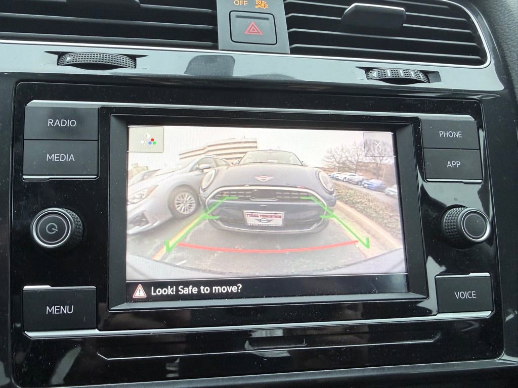 Used 2021 Volkswagen Golf 4-Door image 18