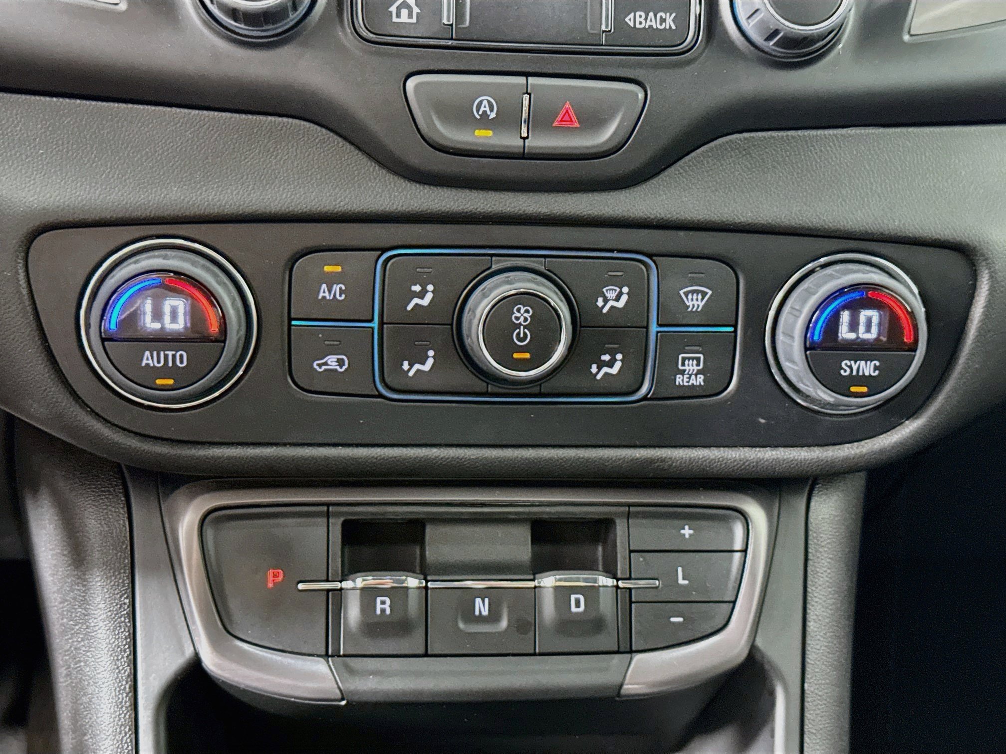 Used 2024 GMC Terrain AT4 AWD/4WD image 17