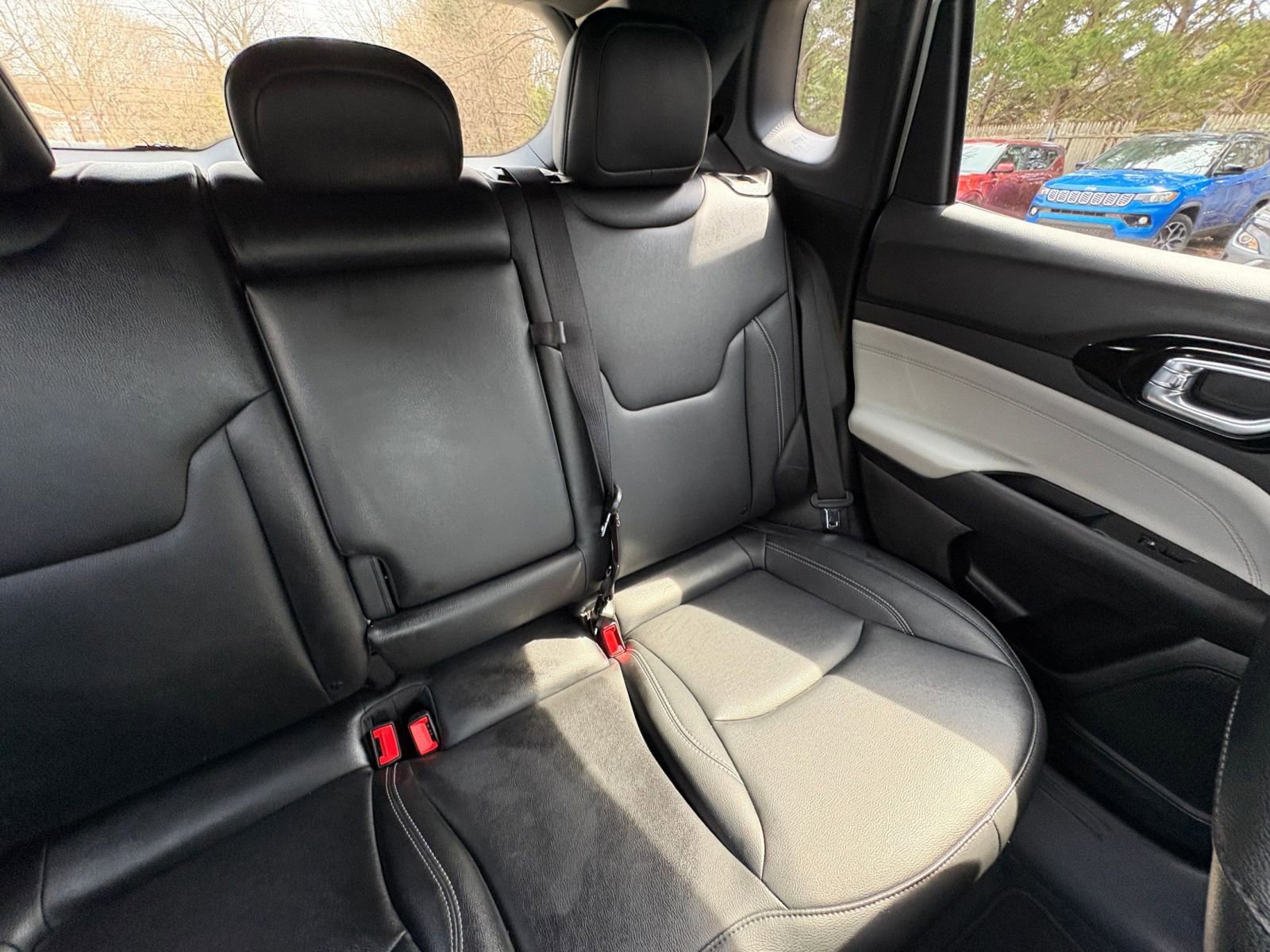 Used 2025 Jeep Compass Limited image 35