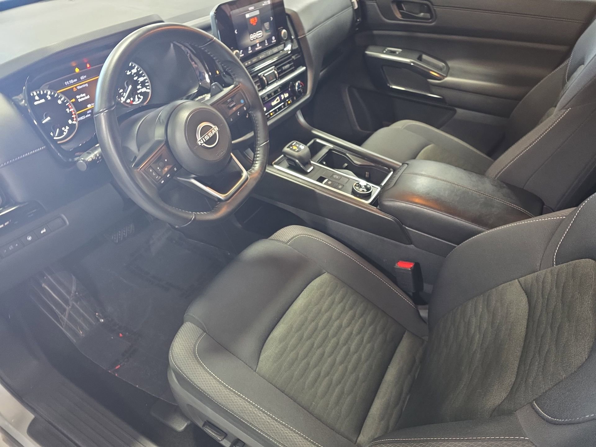 Used 2025 Nissan Pathfinder SV AWD/4WD image 16