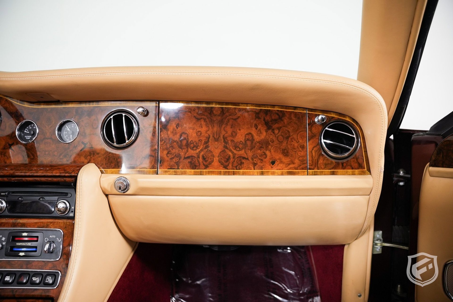 Used 2001 Rolls-Royce Corniche image 31