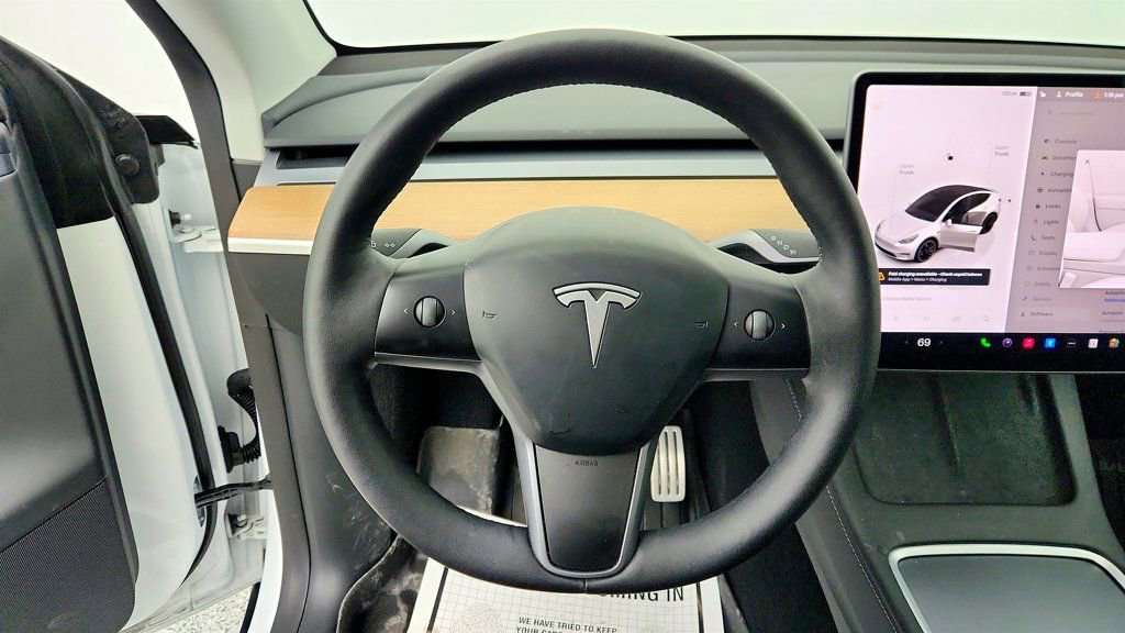 Used 2025 Tesla Model Y Performance image 13
