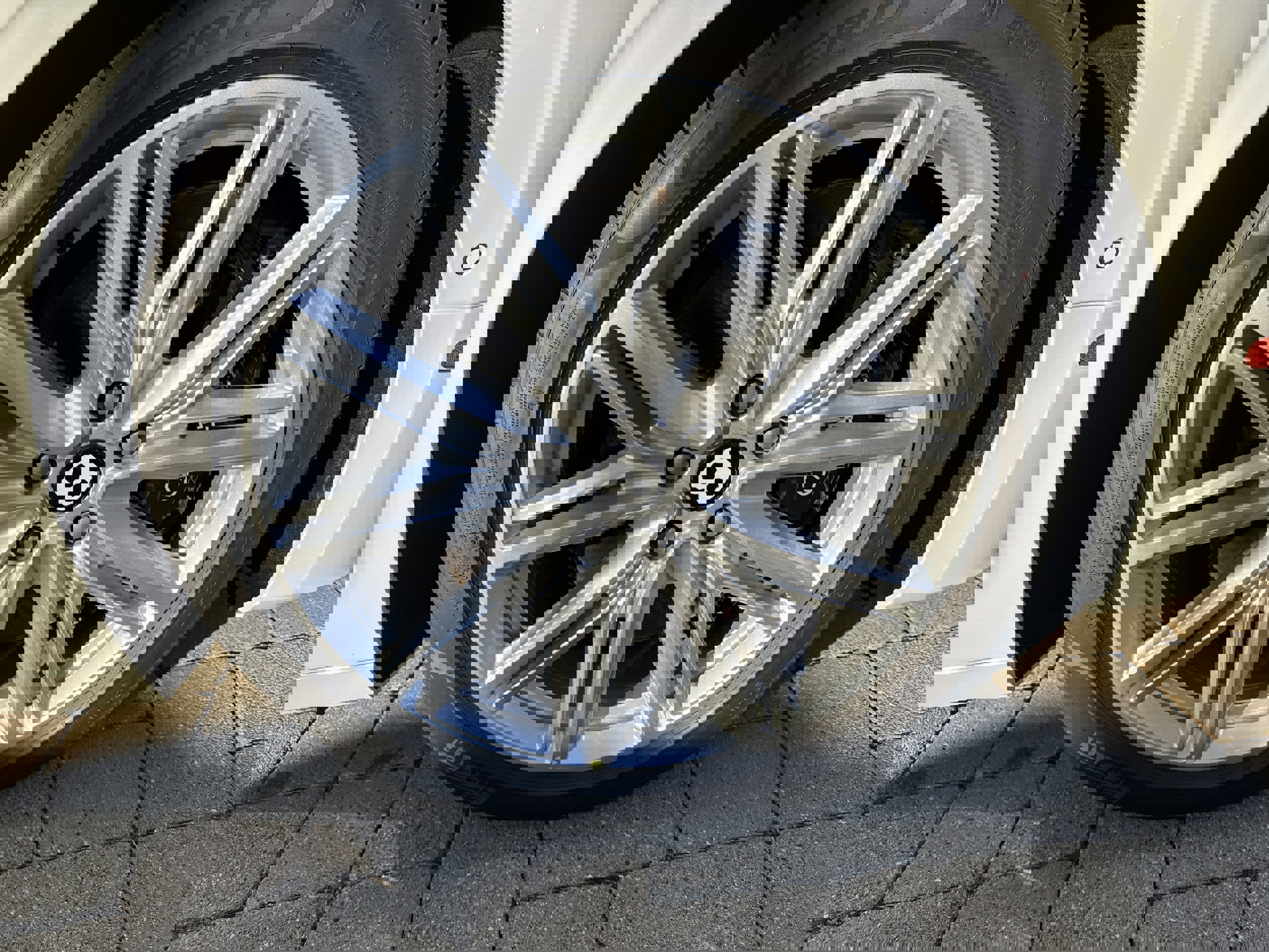 New 2026 Bentley Flying Spur Plug-In Hybrid image 12