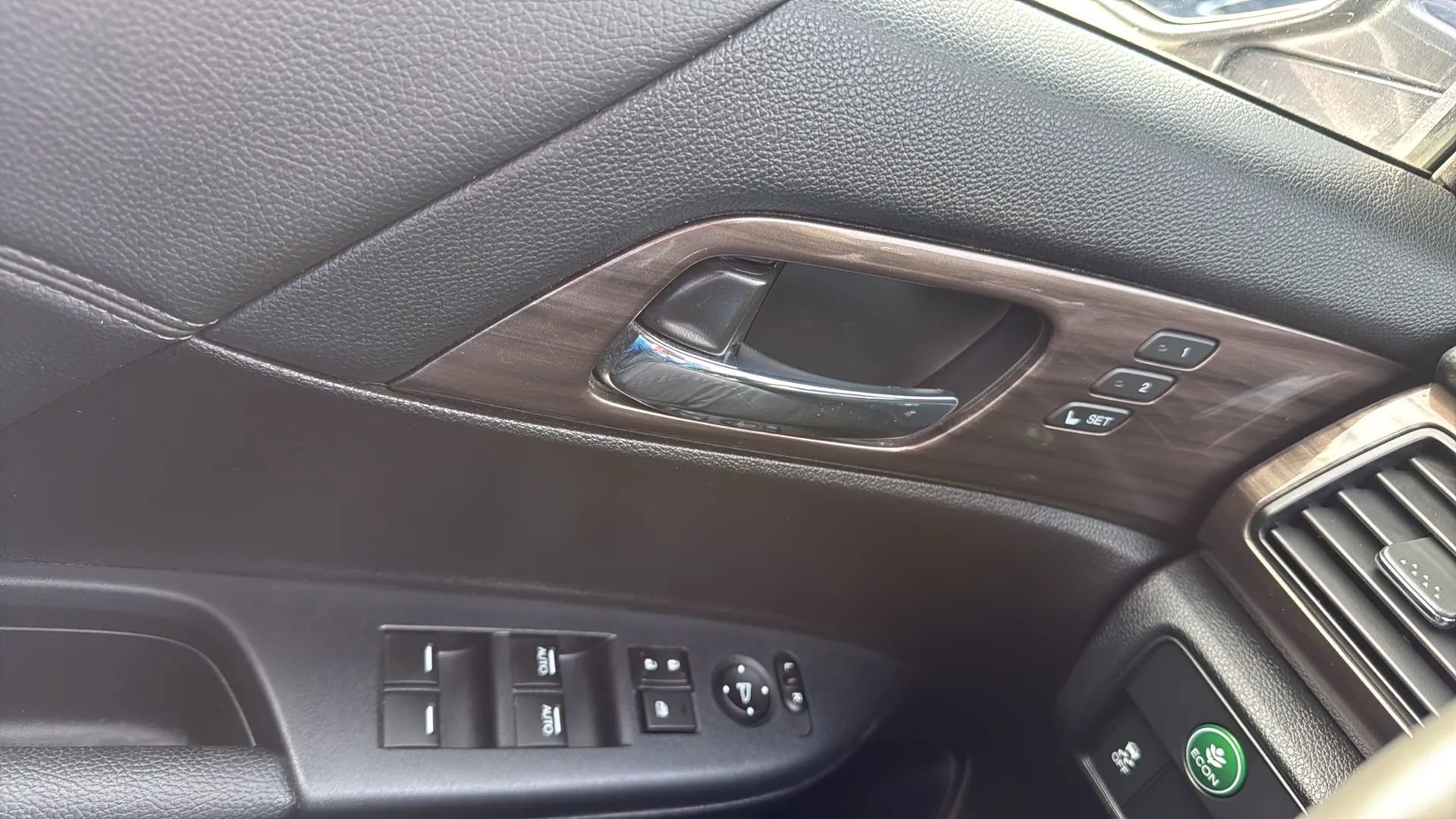 Used 2017 Honda Accord EX-L image 22